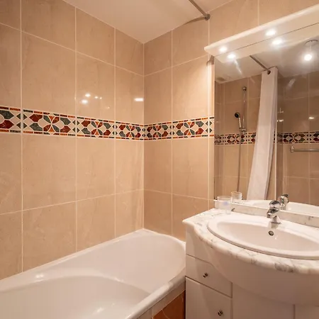 T3 Avec Terrasse, Parking, Proche Commerces Et Plages - Centre - Fr-1-319-15 Apartment