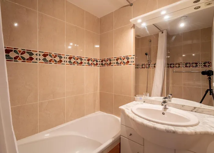 Apartment T3 Avec Terrasse, Parking, Proche Commerces Et Plages - Centre - Fr-1-319-15