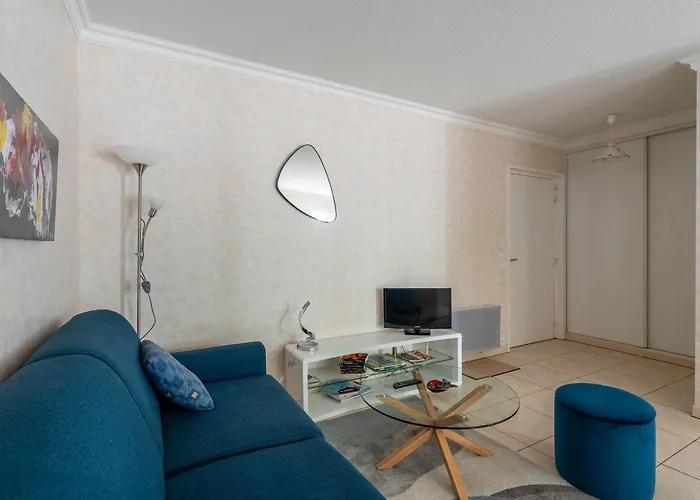 Apartment T3 Avec Terrasse, Parking, Proche Commerces Et Plages - Centre - Fr-1-319-15 *